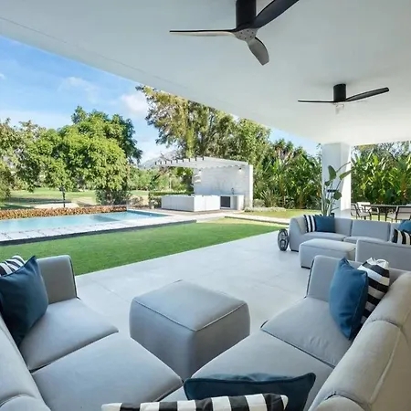Dom wakacyjny Luxury 6 Bedroom